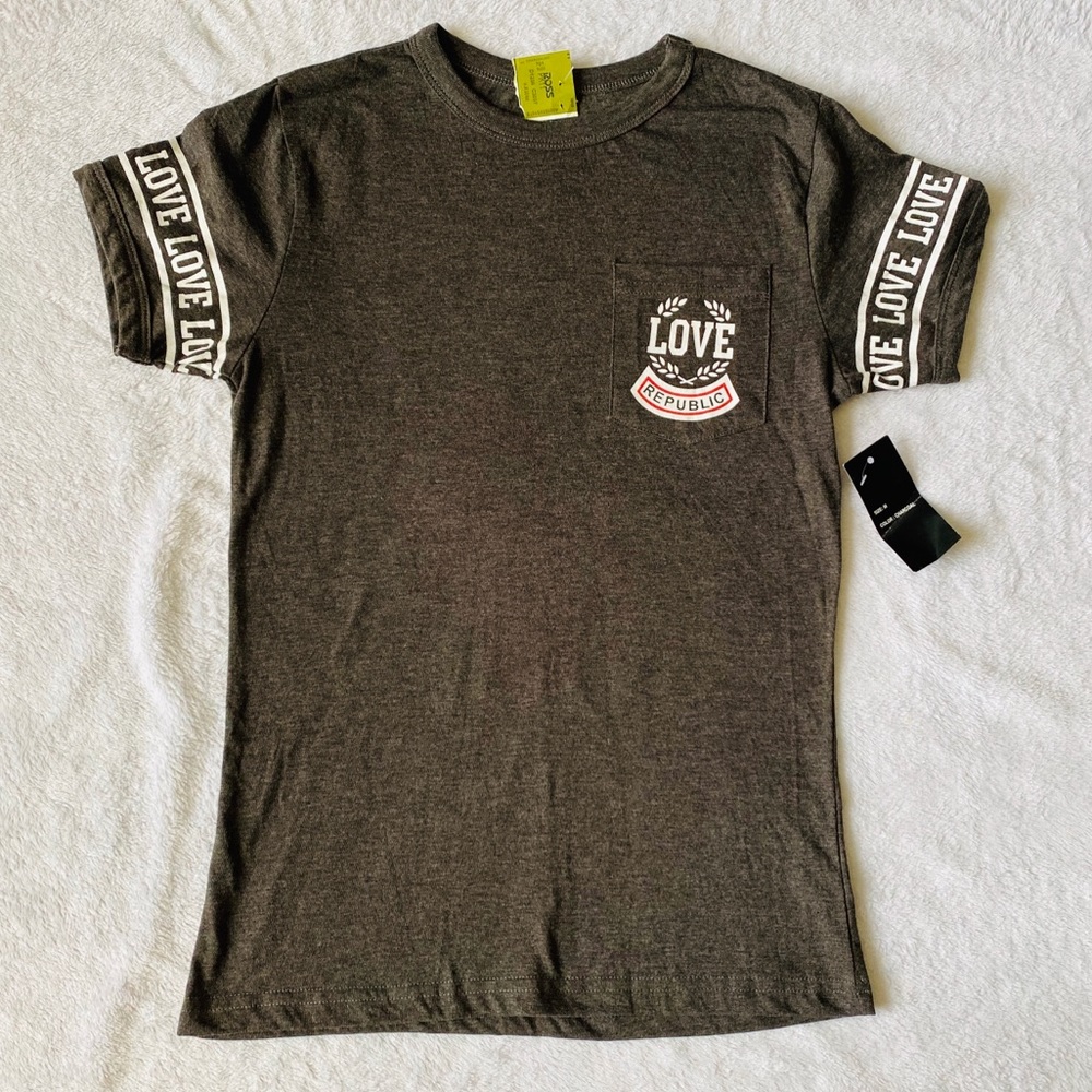 *NWT* Crewneck LOVE Tee